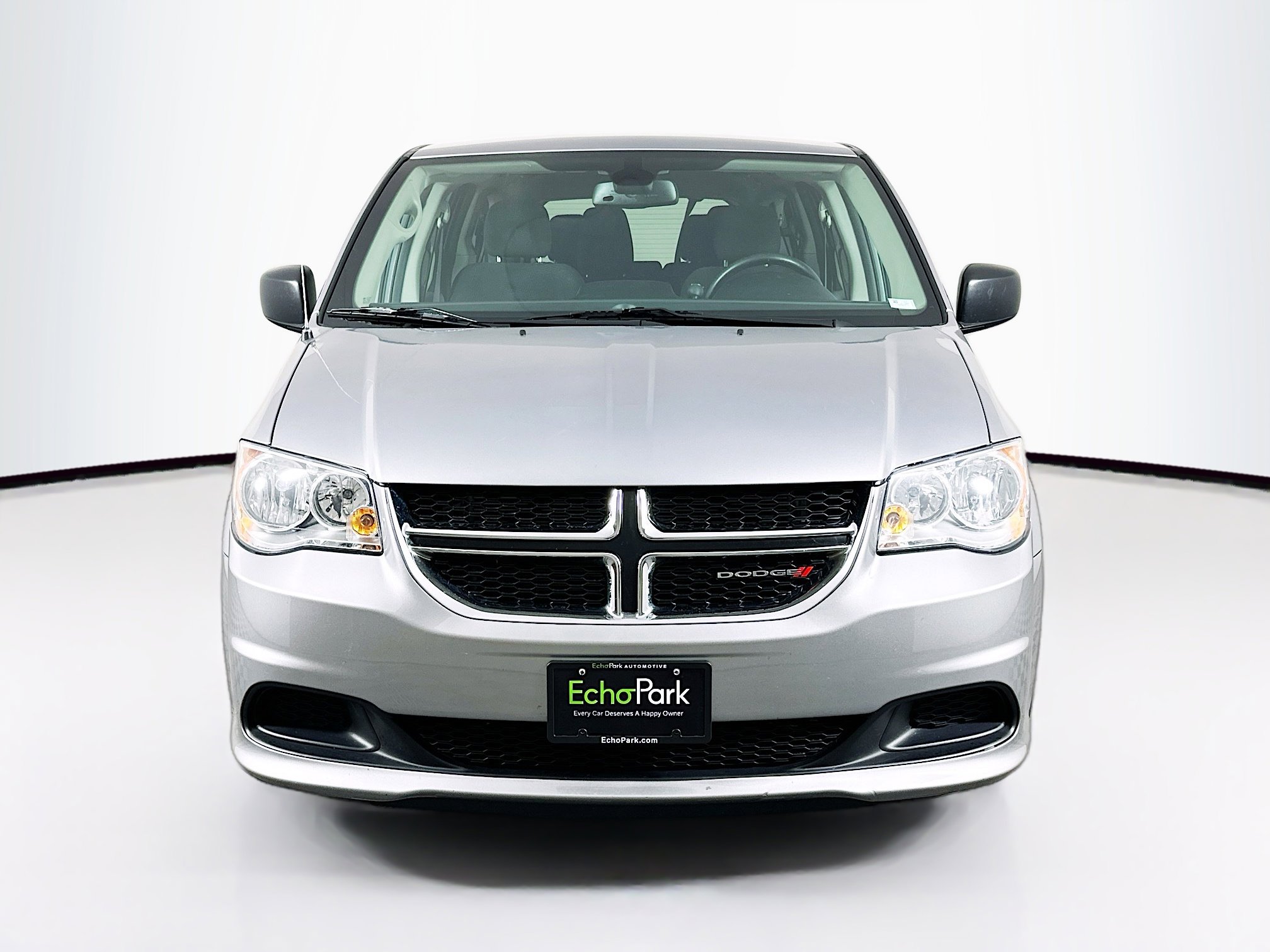 Used 2020 Dodge Grand Caravan SE w/ UConnect Hands-Free Group image 2