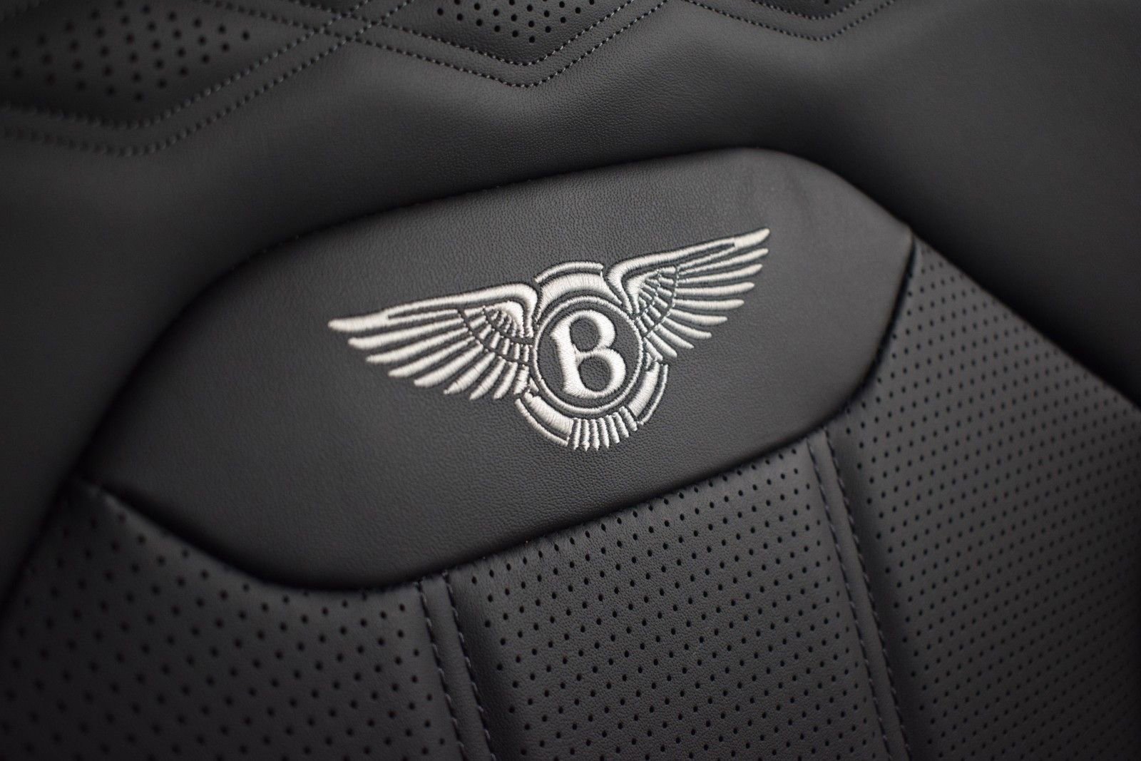 New 2024 Bentley Bentayga Extended Wheelbase image 44