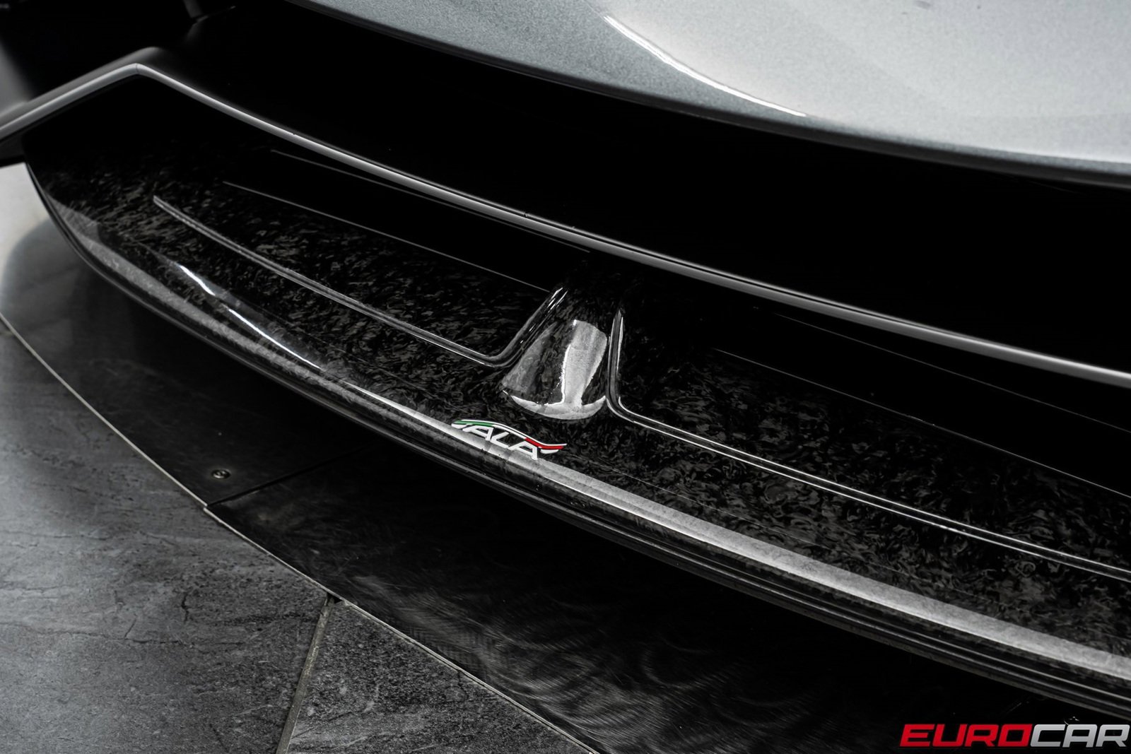 Used 2018 Lamborghini Huracan Performante image 12