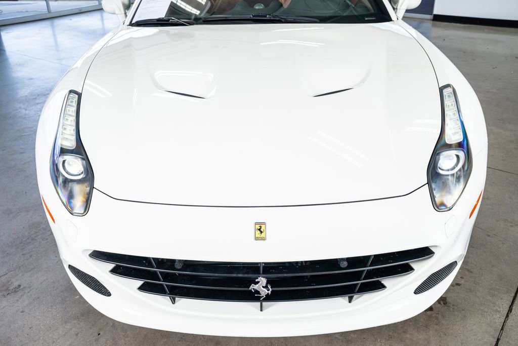 Used 2016 Ferrari California T image 17