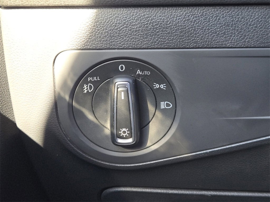 Used 2021 Volkswagen Tiguan SEL w/ 3-Row Tiguan MDO Package image 23