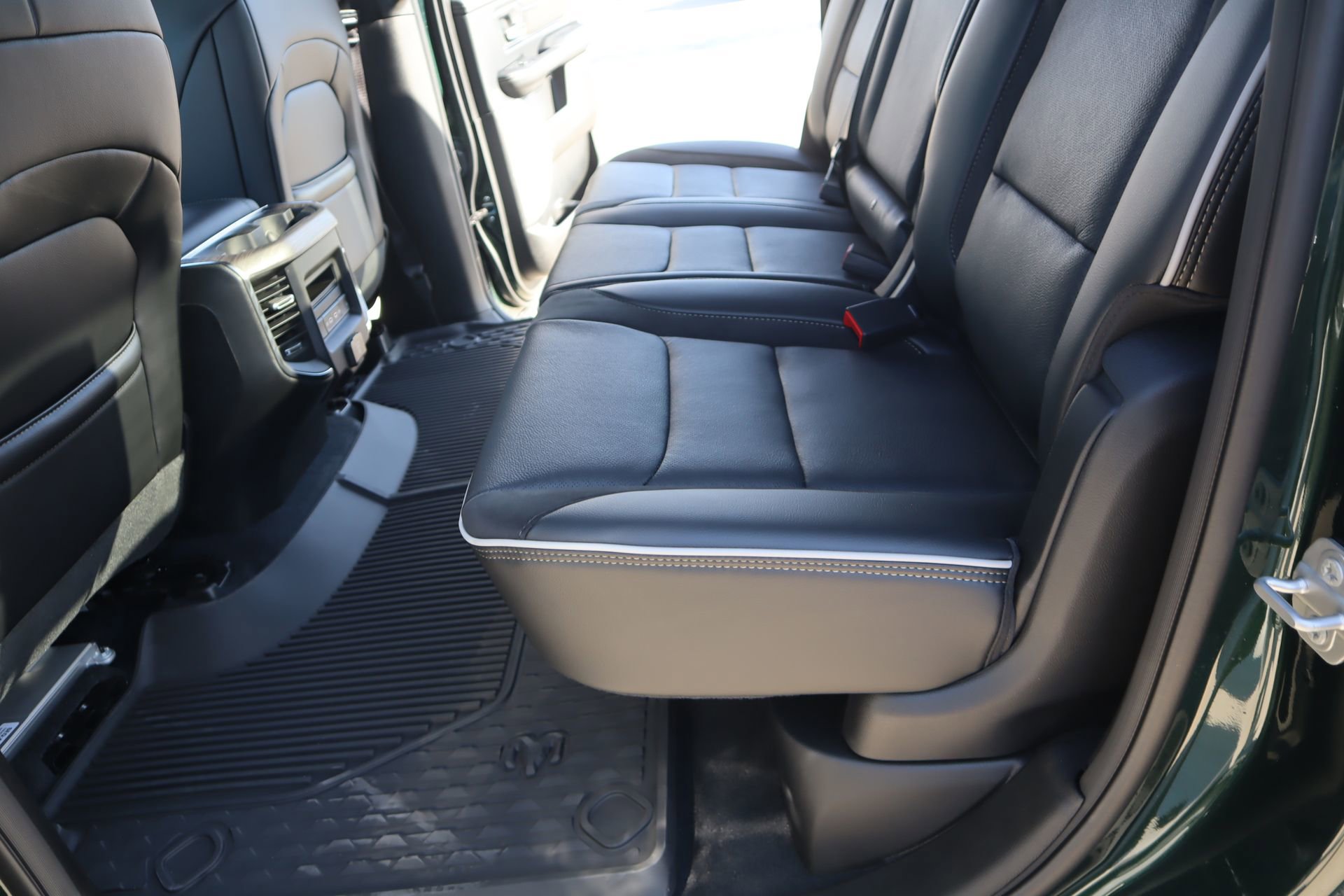 New 2026 RAM 1500 Laramie AWD/4WD image 13