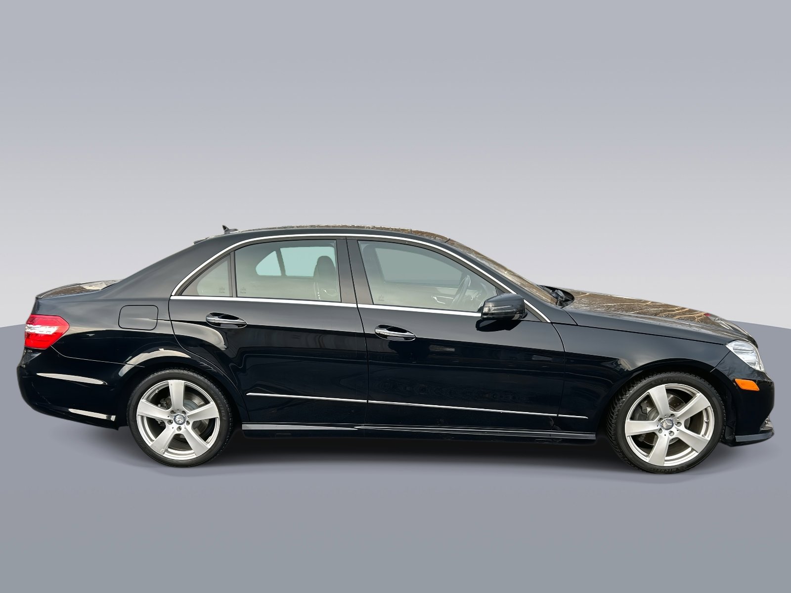 Used 2010 Mercedes-Benz E 350 4MATIC Sedan image 2