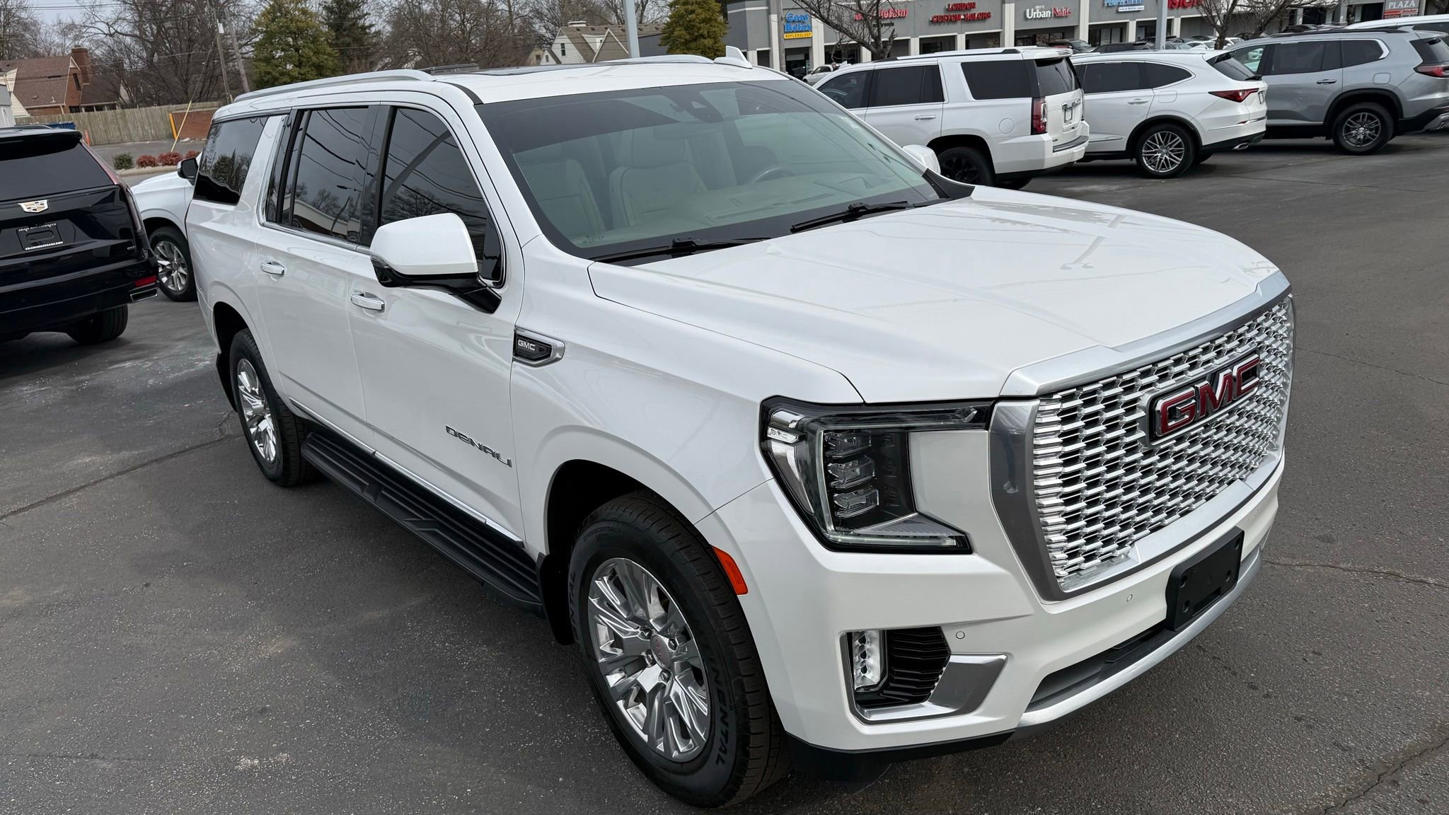 Used 2021 GMC Yukon XL Denali image 9