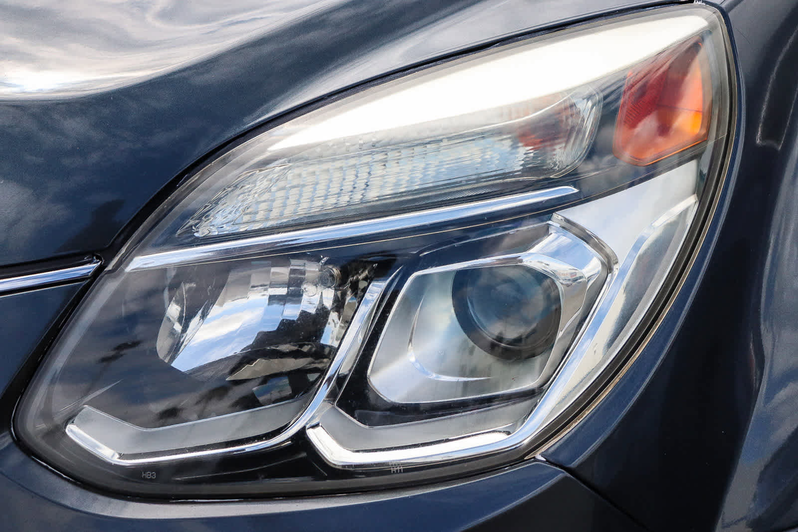 Used 2017 Chevrolet Equinox LS FWD image 2