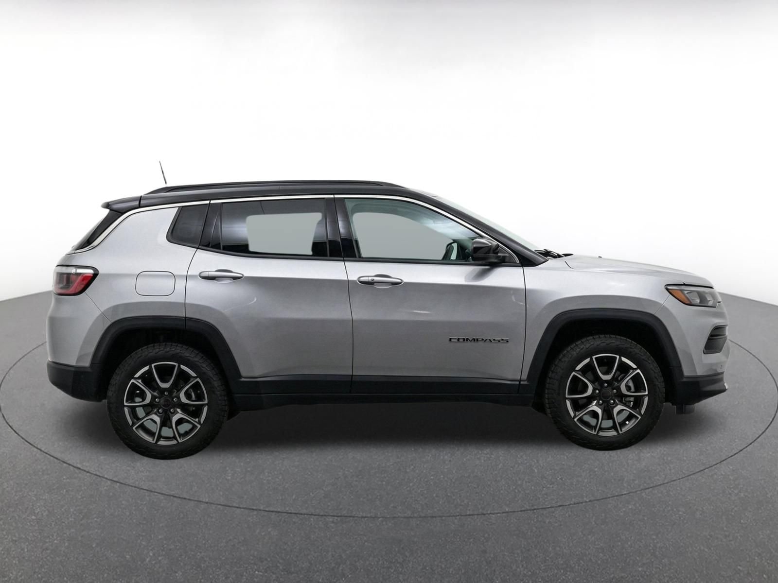 Used 2025 Jeep Compass Trailhawk AWD/4WD image 13