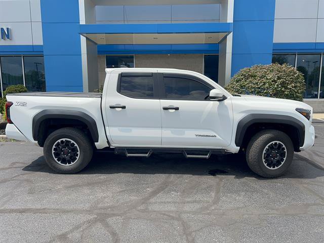Used 2025 Toyota Tacoma TRD Off-Road AWD/4WD image 9