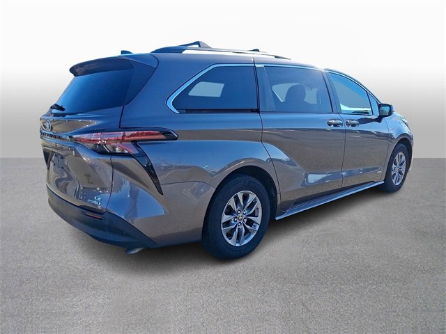 Used 2021 Toyota Sienna LE image 4