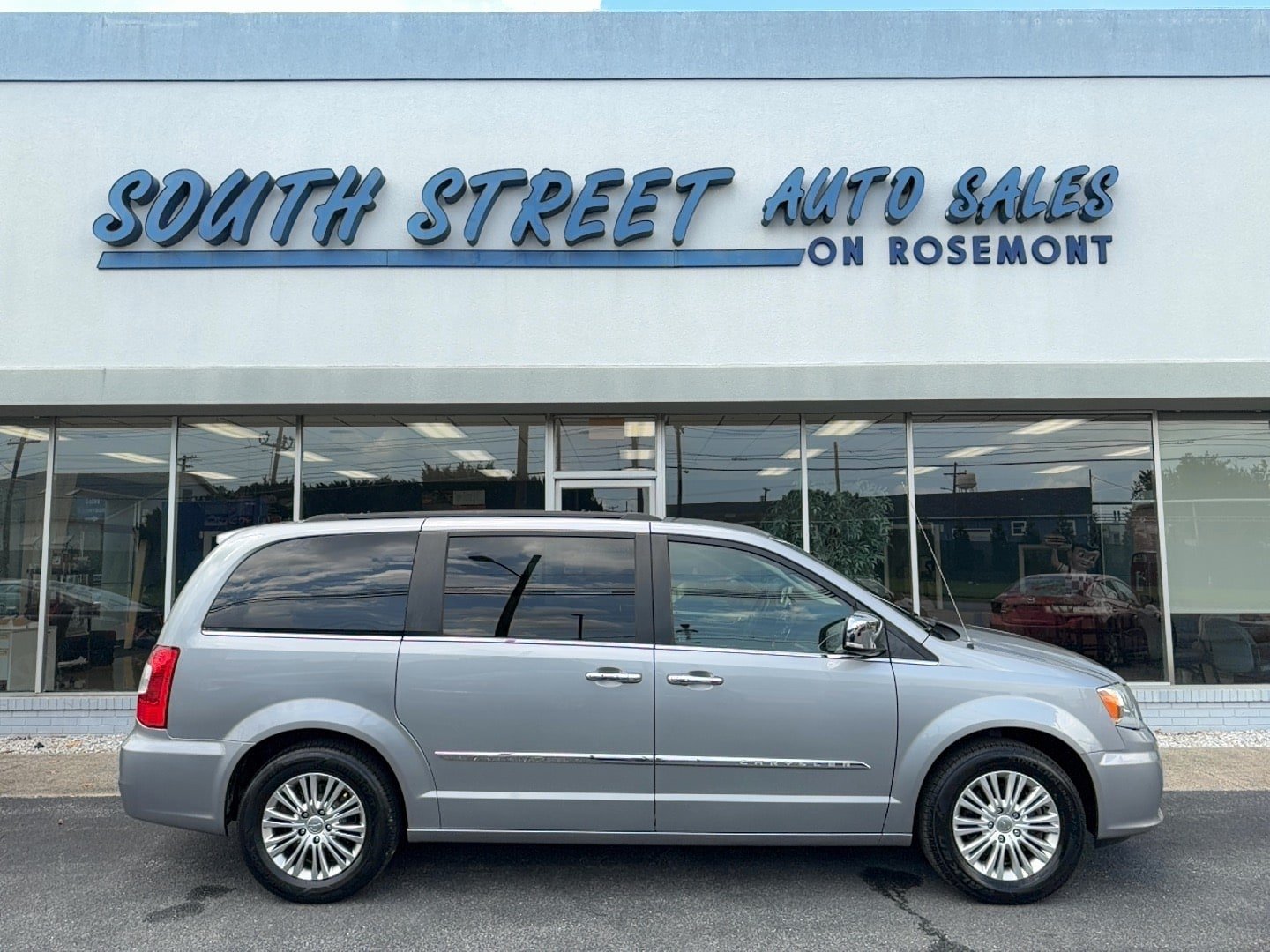 Used 2014 Chrysler Town & Country Touring-L w/ Driver Convenience Group