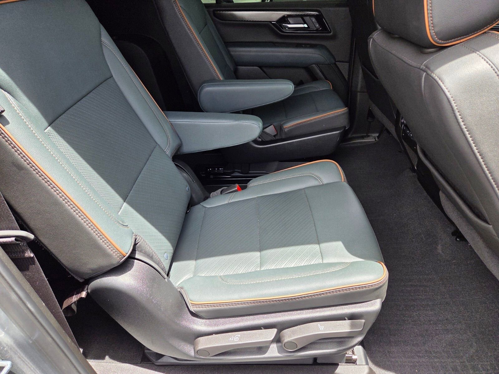 Used 2026 GMC Yukon XL AT4 w/ LPO, Floor Liner Package AWD/4WD image 16