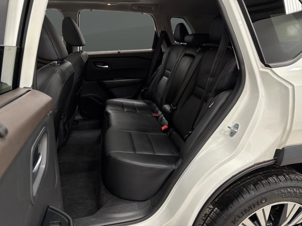 Used 2023 Nissan Rogue SV w/ SV Premium B Package image 28