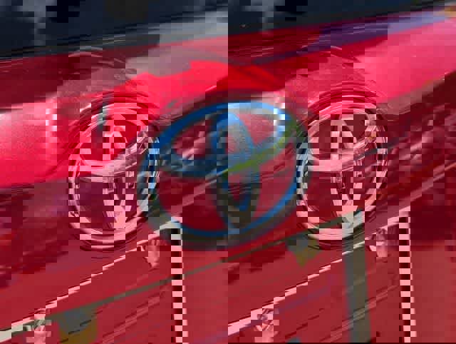 Used 2013 Toyota RAV4 LE image 10