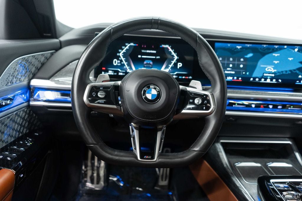 Used 2023 BMW 760i xDrive AWD/4WD image 20