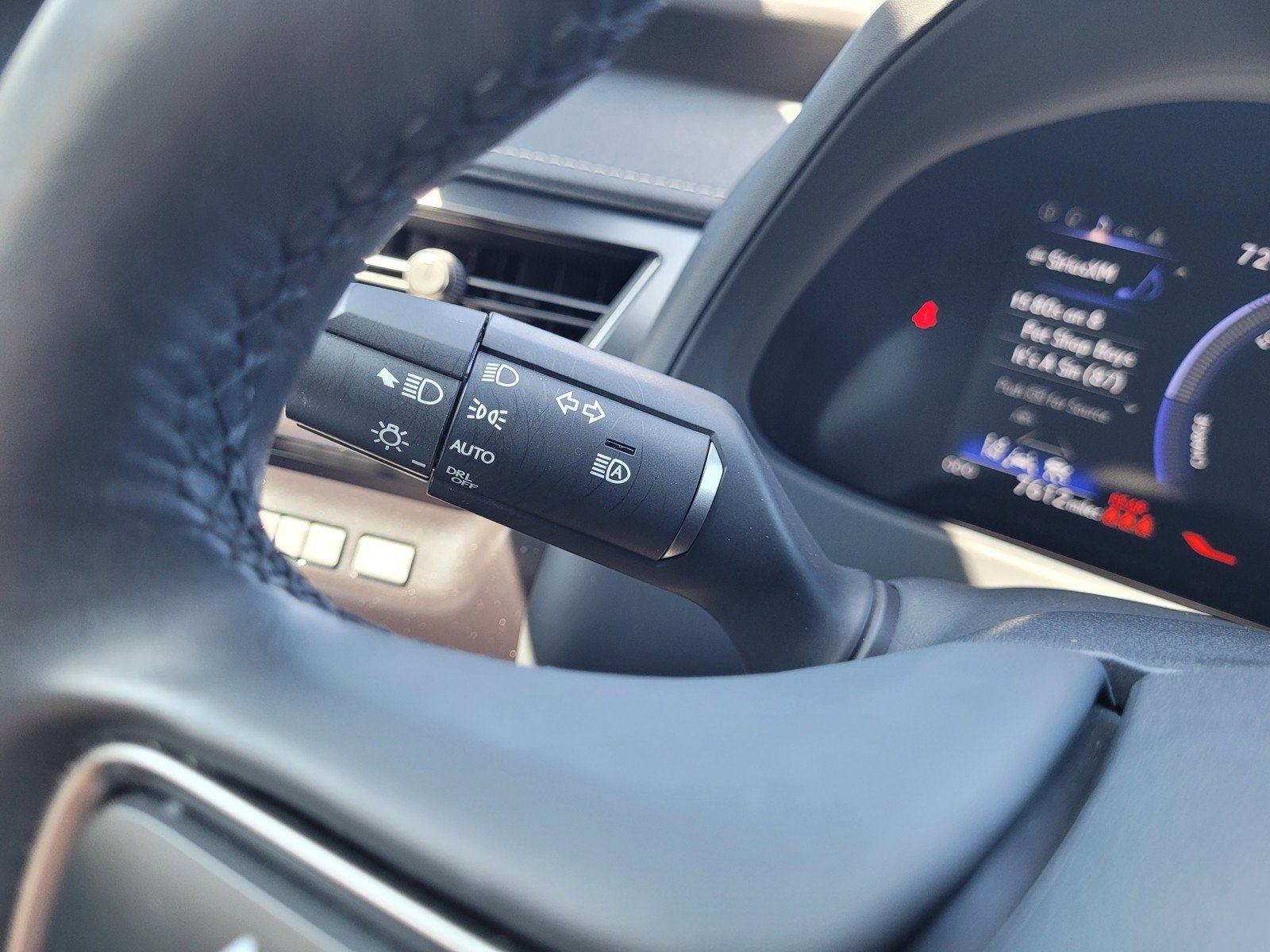 Certified 2025 Lexus UX 300h FWD w/ Accessory Package (Z2) image 18