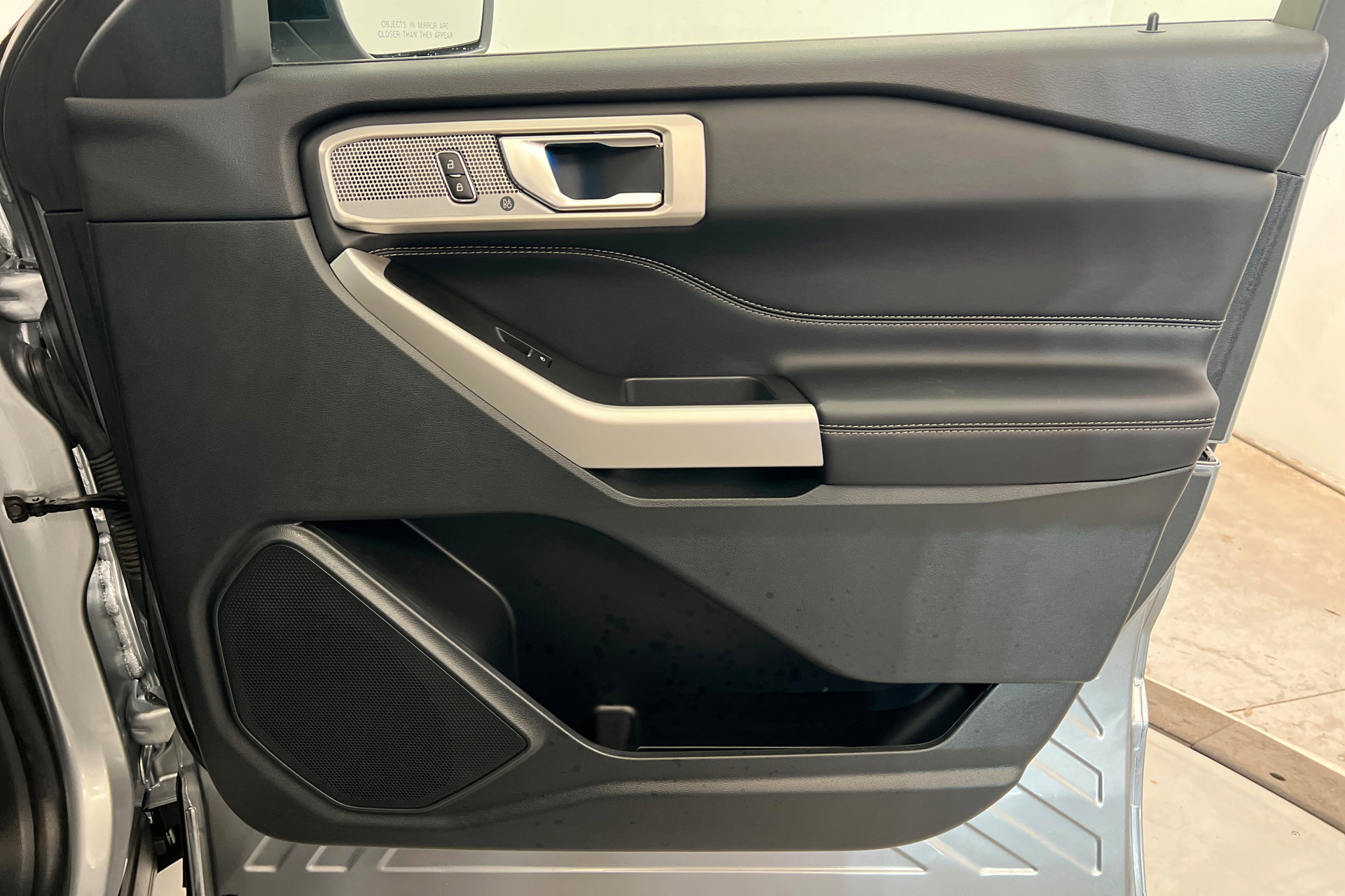 Used 2024 Ford Explorer Limited w/ Equipment Group 301A AWD/4WD image 23