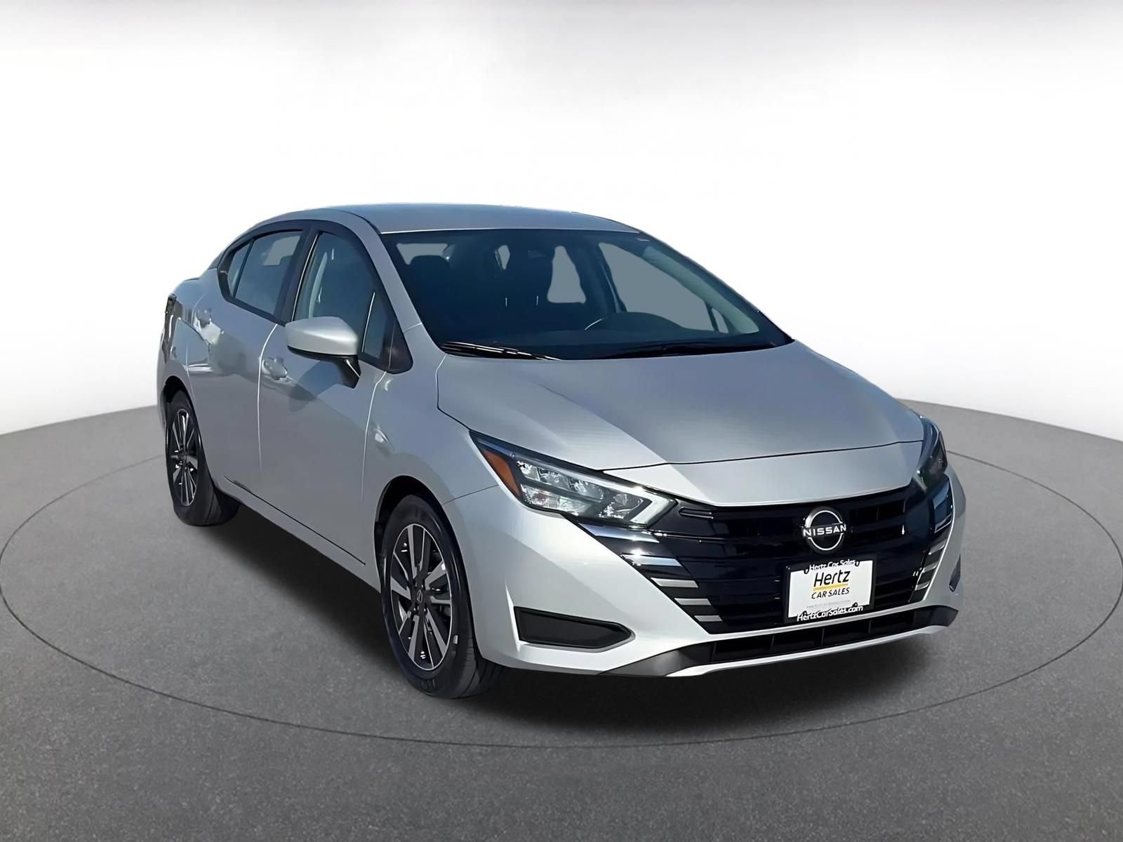 Used 2025 Nissan Versa SV FWD image 3