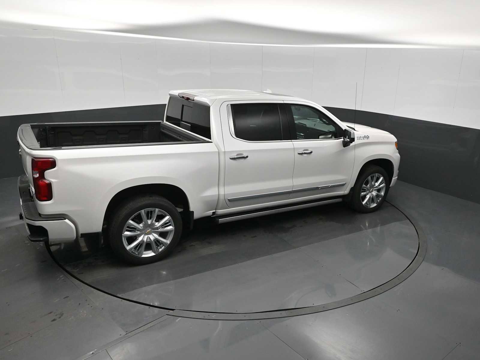 Used 2024 Chevrolet Silverado 1500 High Country image 17