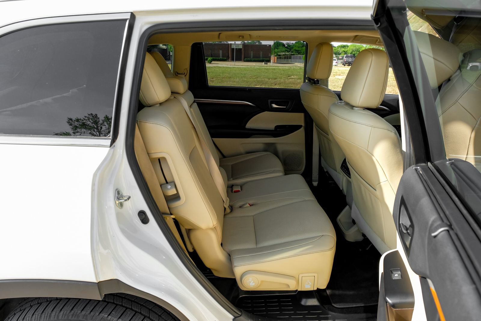 Used 2019 Toyota Highlander Limited FWD image 41