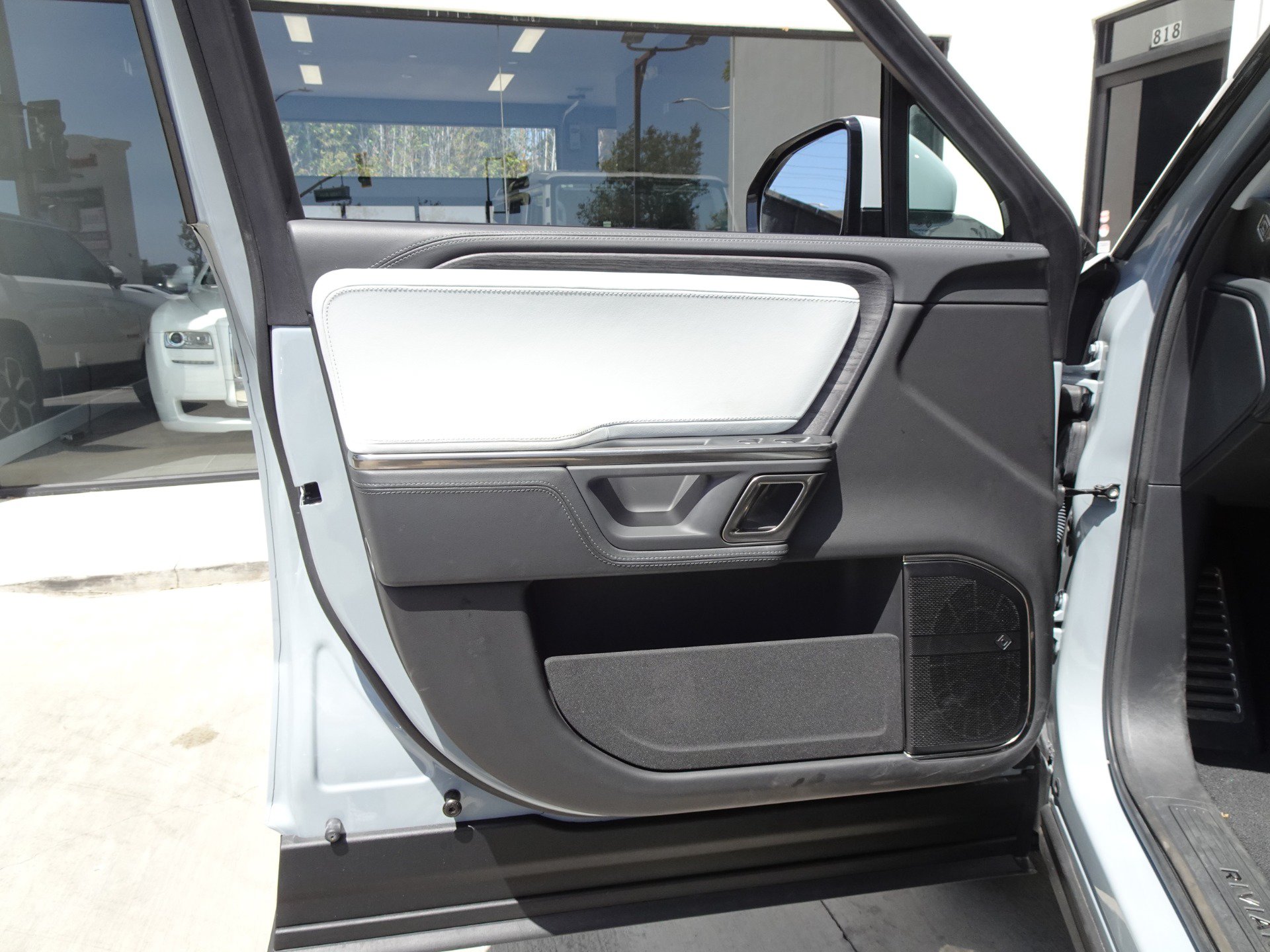 Used 2024 Rivian R1S Adventure AWD/4WD image 12
