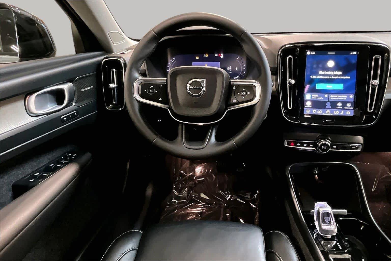Certified 2023 Volvo XC40 B5 Ultimate w/ Climate Package AWD/4WD image 6