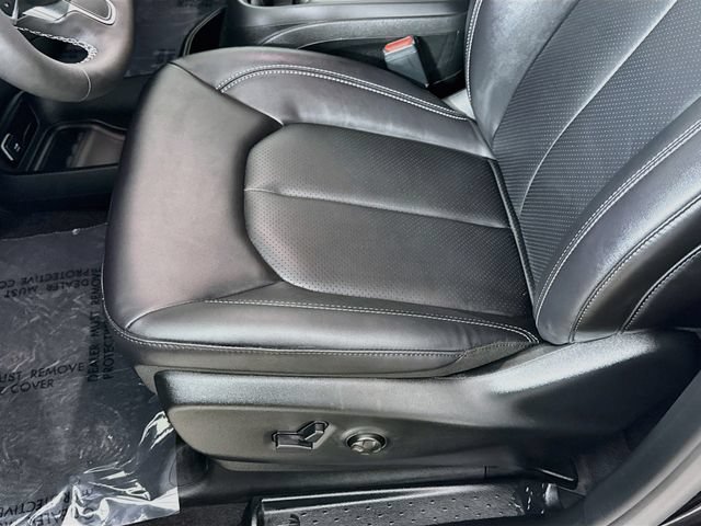 Used 2026 Chrysler Pacifica Select AWD/4WD image 18