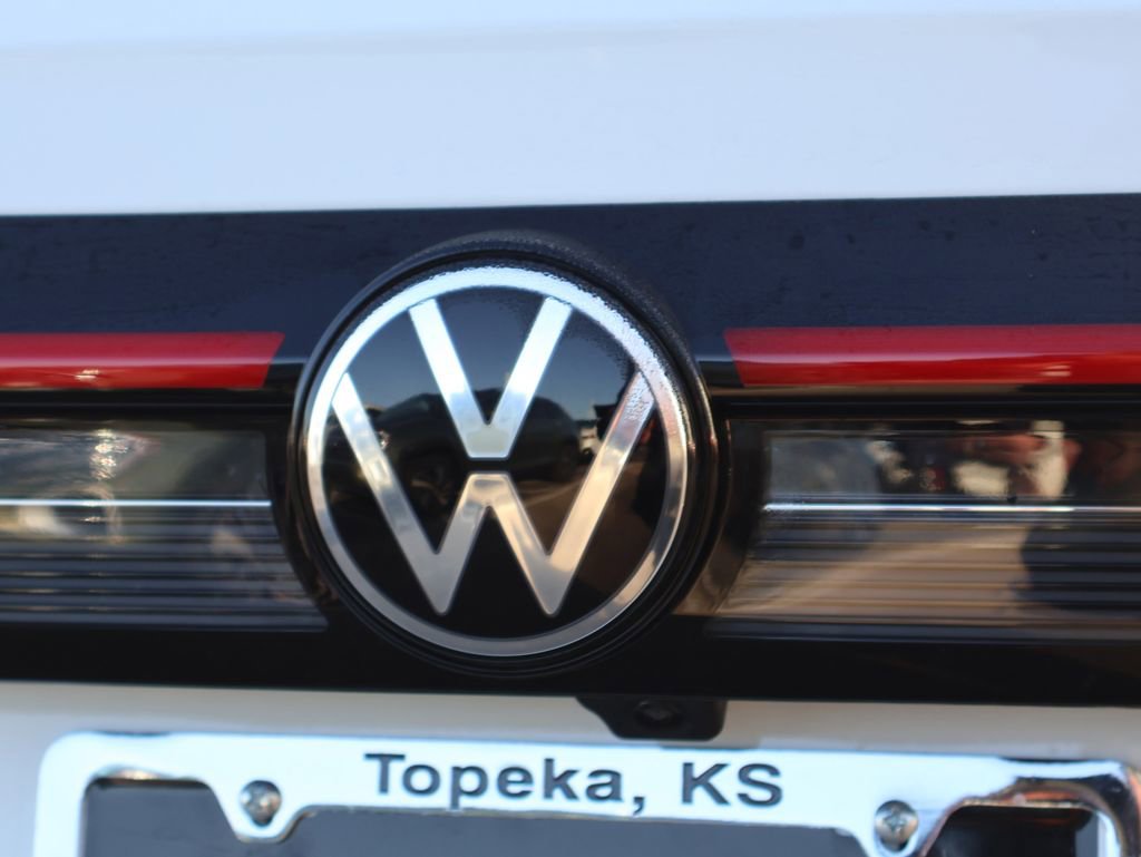 New 2026 Volkswagen Taos SEL image 18