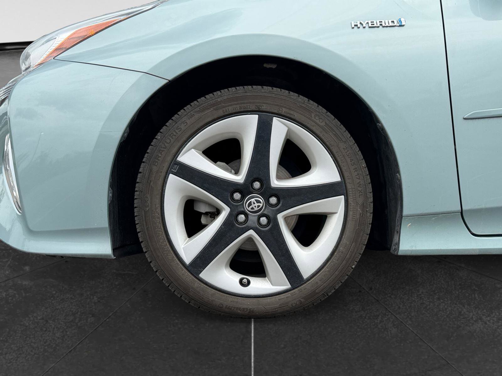 Used 2017 Toyota Prius Three Touring w/ Carpet Mat Package image 9