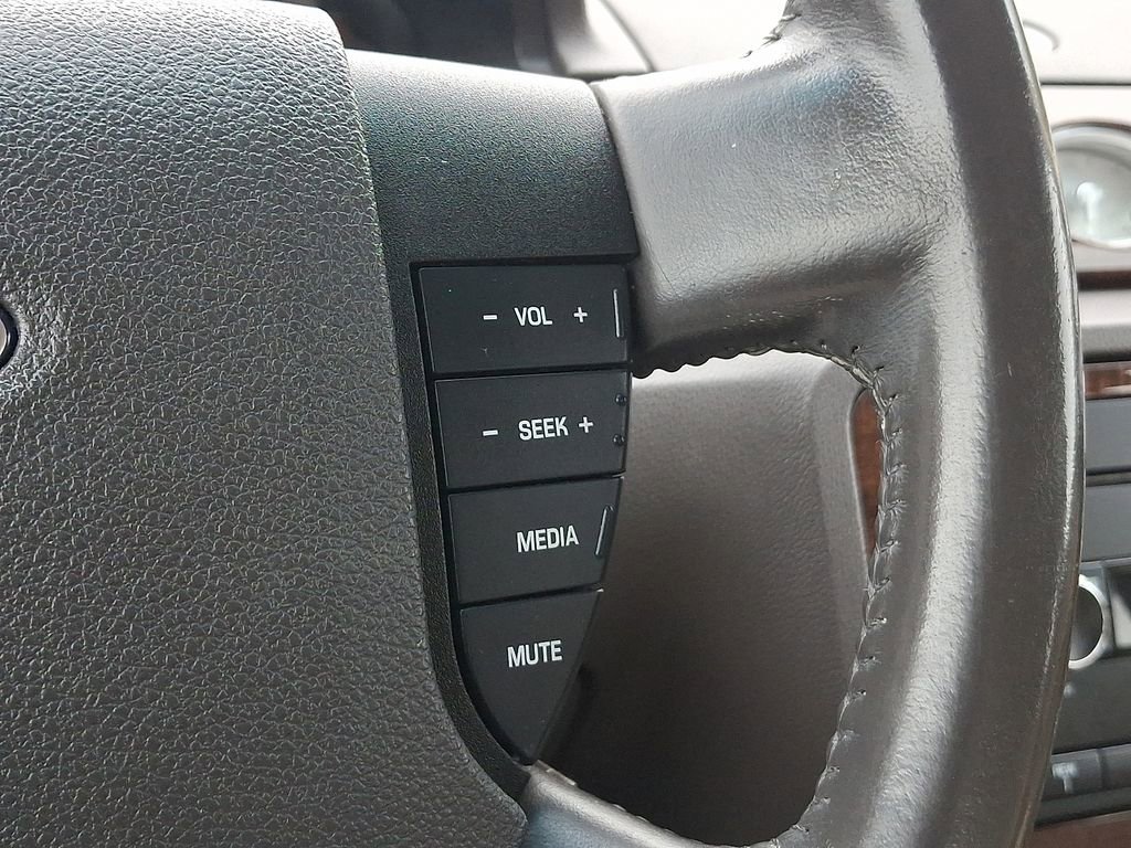 Used 2008 Ford Taurus Limited FWD image 22