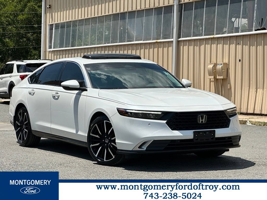 Used 2025 Honda Accord Touring image 1