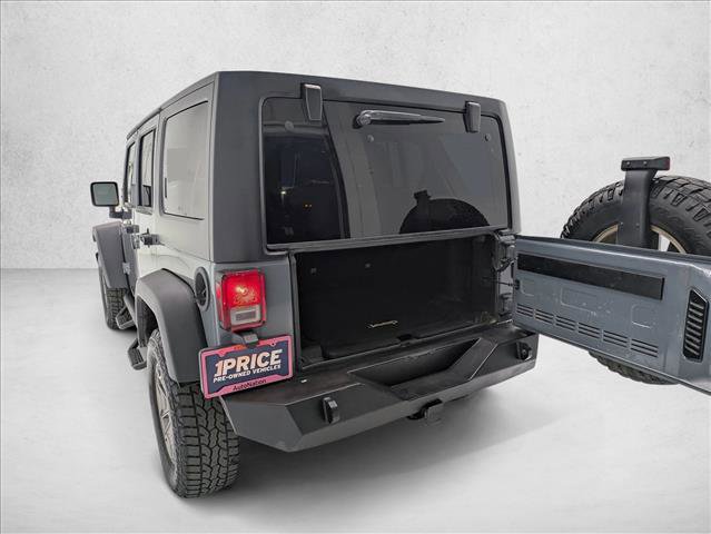 Used 2015 Jeep Wrangler Unlimited Rubicon image 6