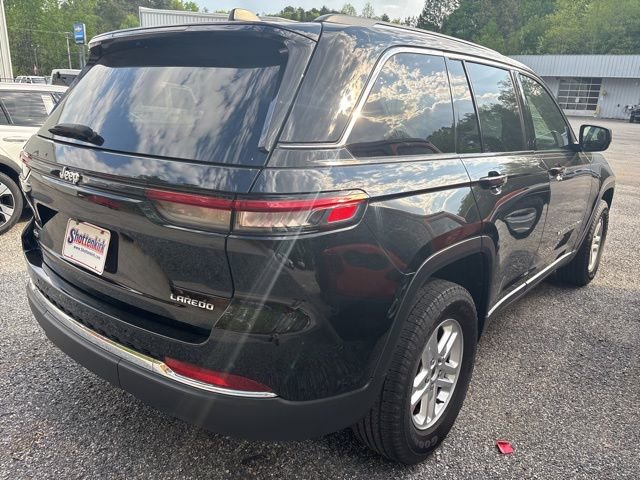 Used 2023 Jeep Grand Cherokee Laredo w/ Luxury Tech Group I AWD/4WD image 3