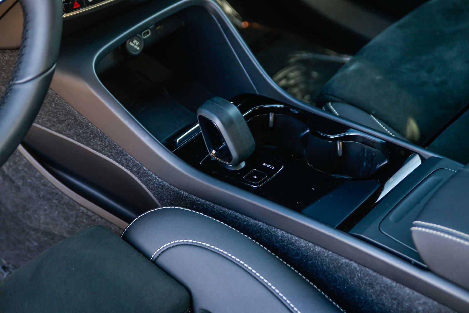 Used 2023 Volvo XC40 Recharge Ultimate AWD/4WD image 22