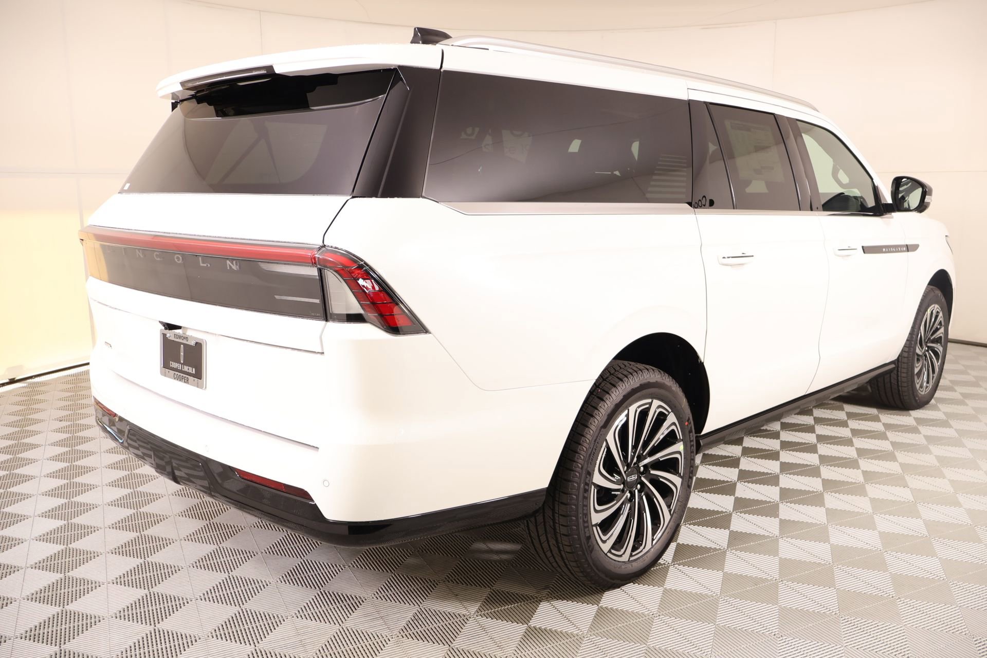 New 2026 Lincoln Navigator L Black Label AWD/4WD image 23