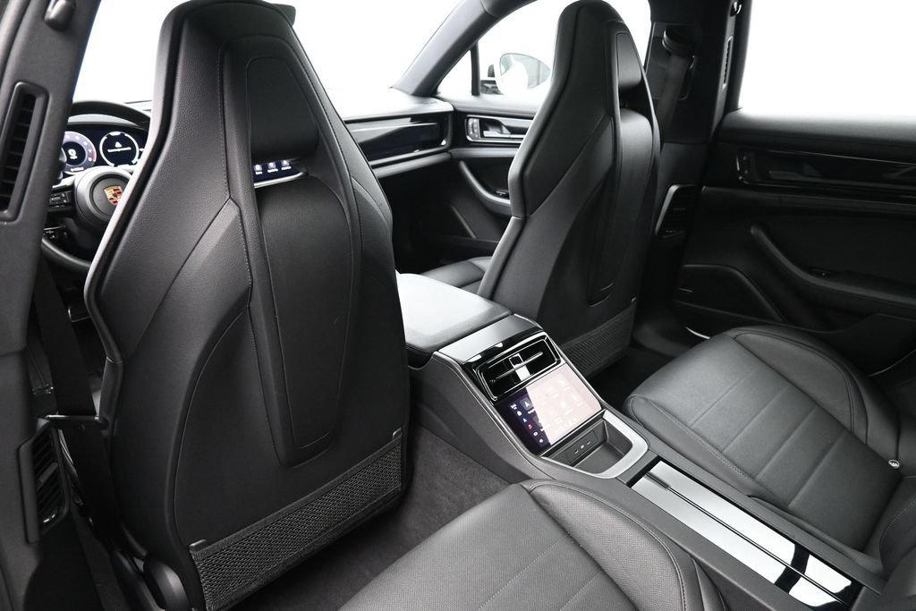 Certified 2025 Porsche Panamera RWD image 8