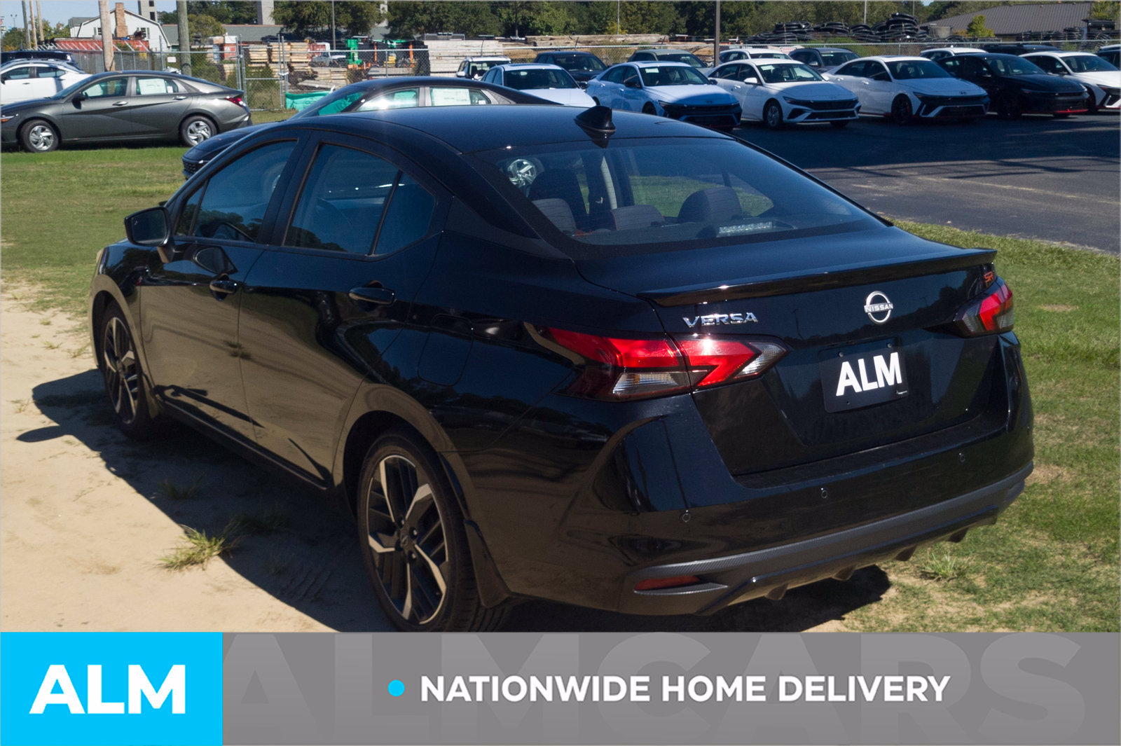 Used 2025 Nissan Versa SR w/ Trunk Package FWD image 4