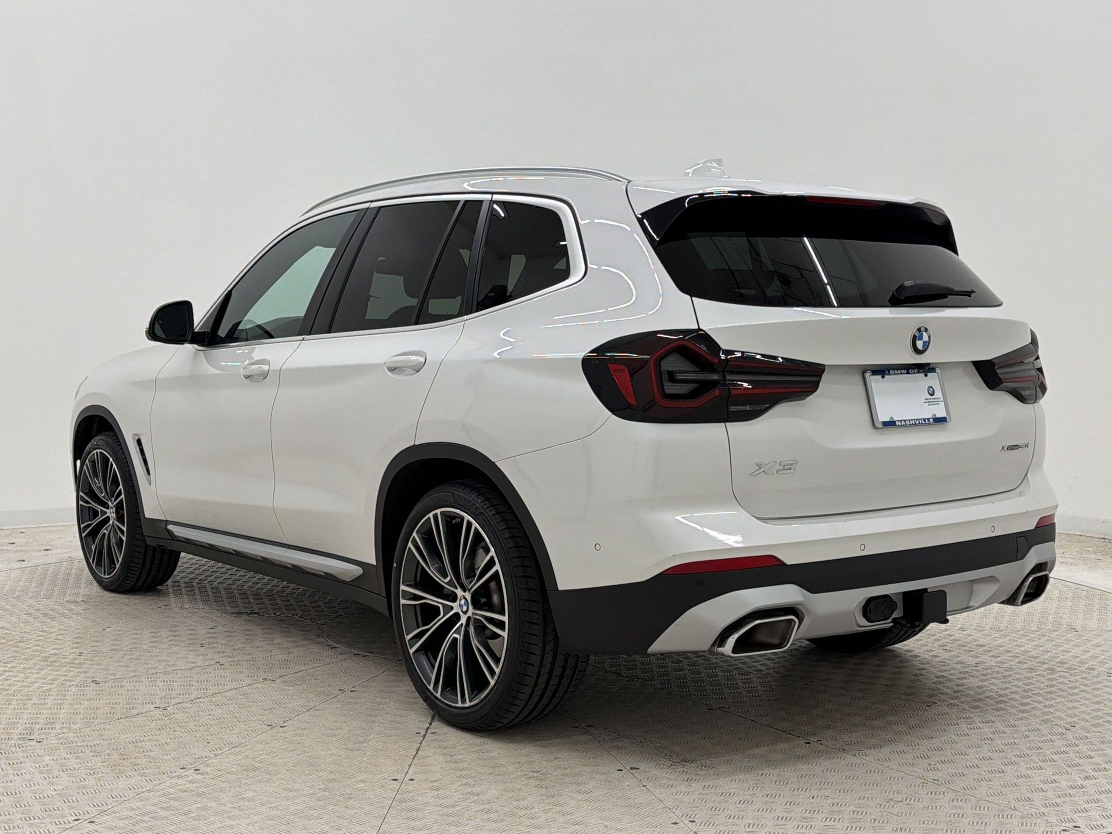 Used 2023 BMW X3 xDrive30i w/ Premium Package AWD/4WD image 3