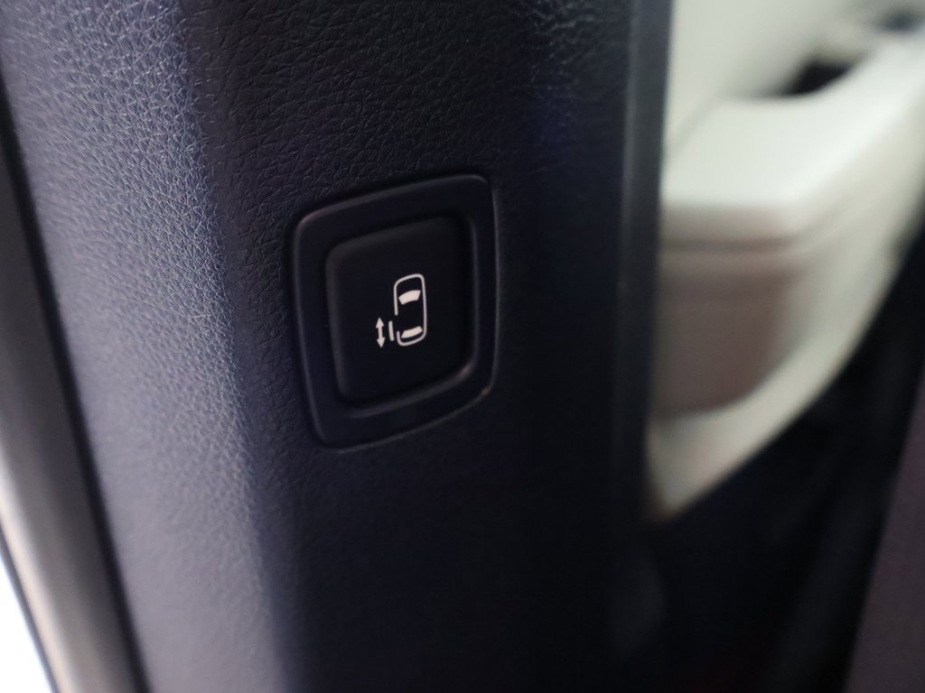 Used 2025 Kia Carnival EX image 50