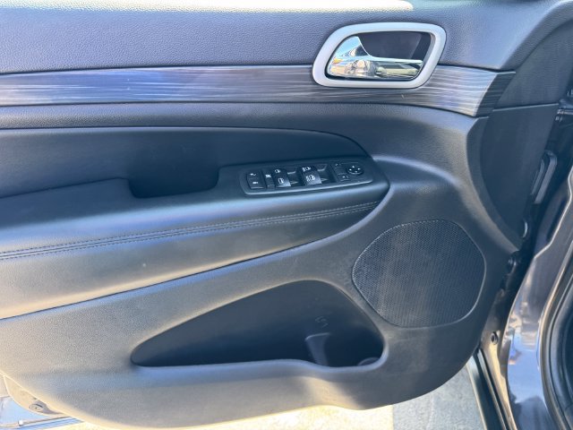 Used 2019 Jeep Grand Cherokee Laredo w/ Laredo X Package RWD image 14