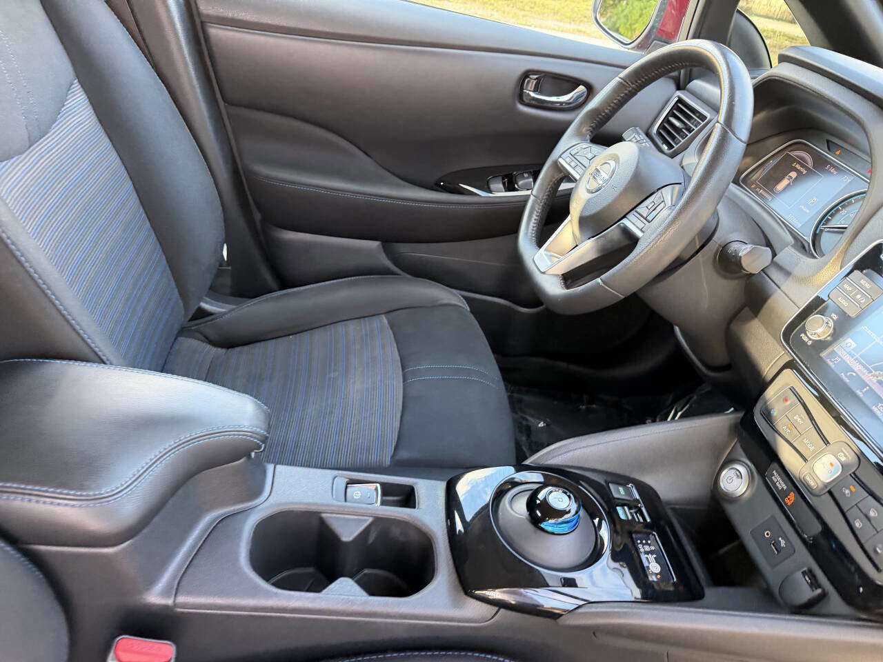 Used 2018 Nissan Leaf SV w/ SV Technology Package image 26