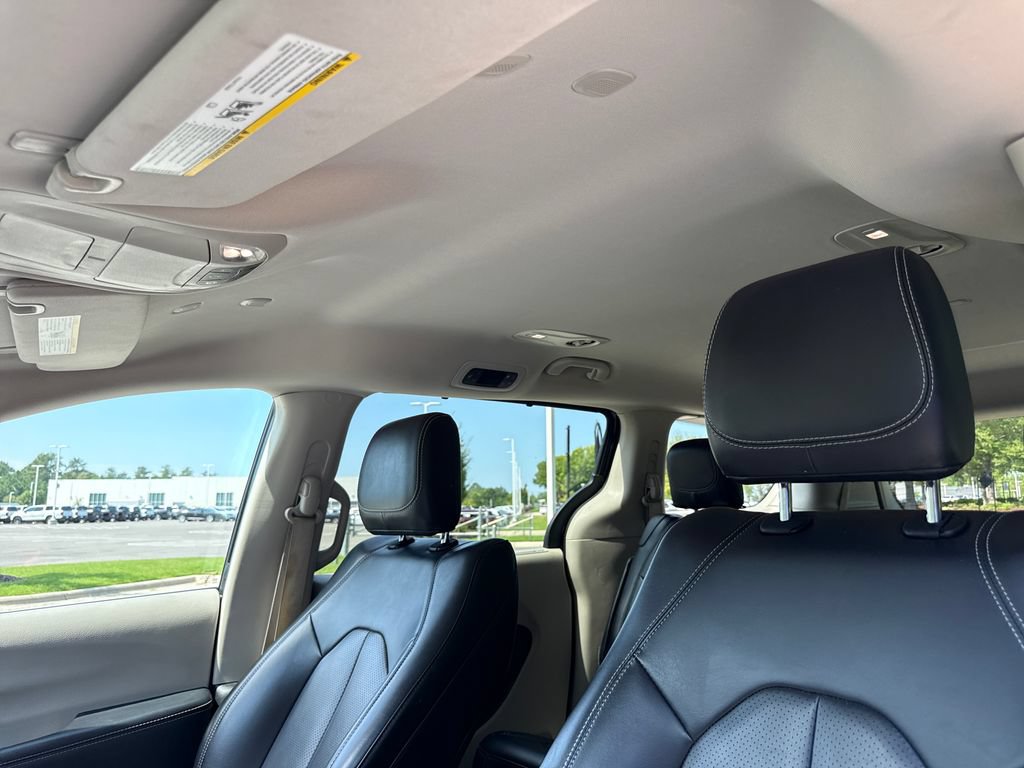 Used 2023 Chrysler Pacifica Touring-L FWD image 31