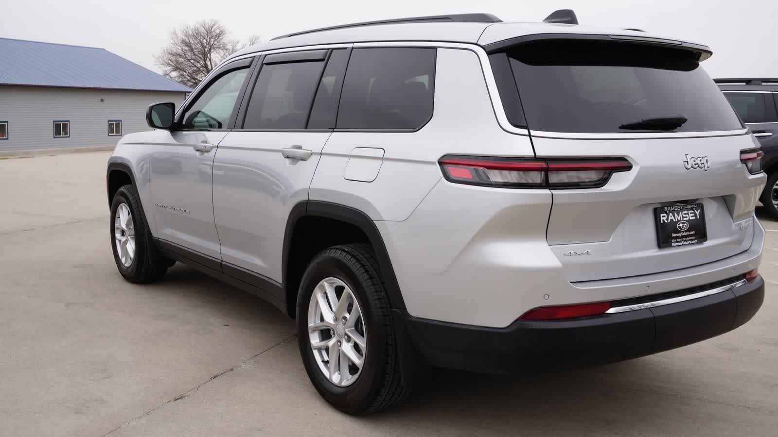 Used 2025 Jeep Grand Cherokee L Laredo w/ Luxury Tech Group I AWD/4WD image 4