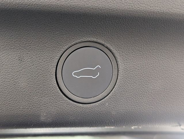 Used 2022 Tesla Model Y Long Range image 26