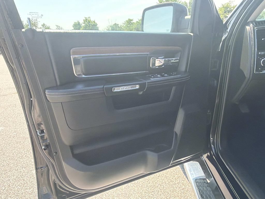 Used 2019 RAM 1500 Laramie w/ Convenience Group AWD/4WD image 13