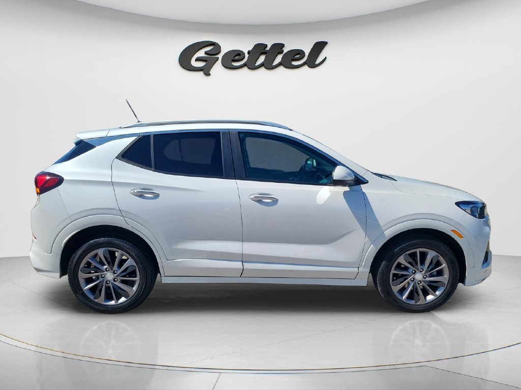 Used 2022 Buick Encore GX Select w/ Sport Touring Package FWD image 4