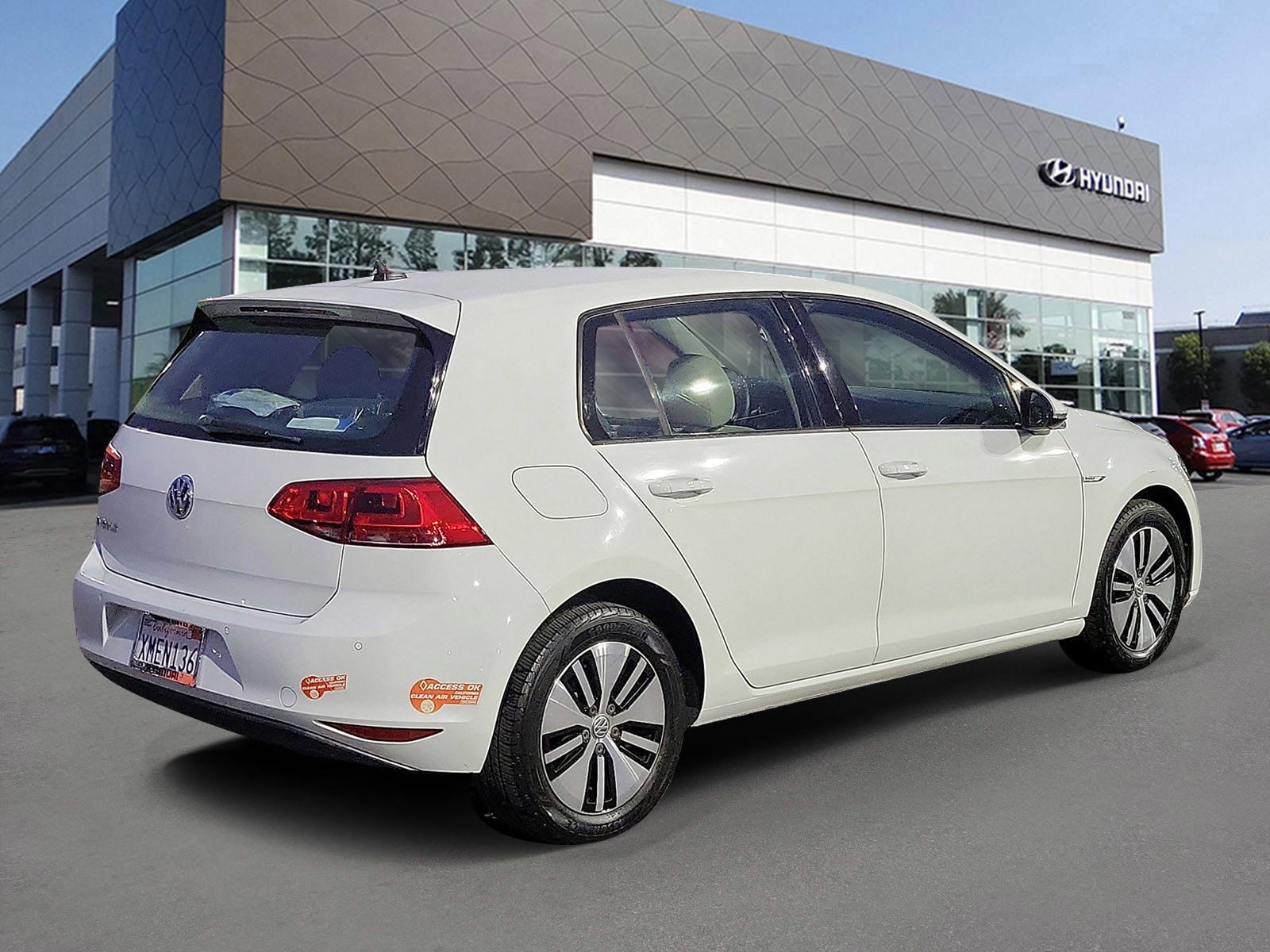 Used 2016 Volkswagen e-Golf SEL Premium image 2