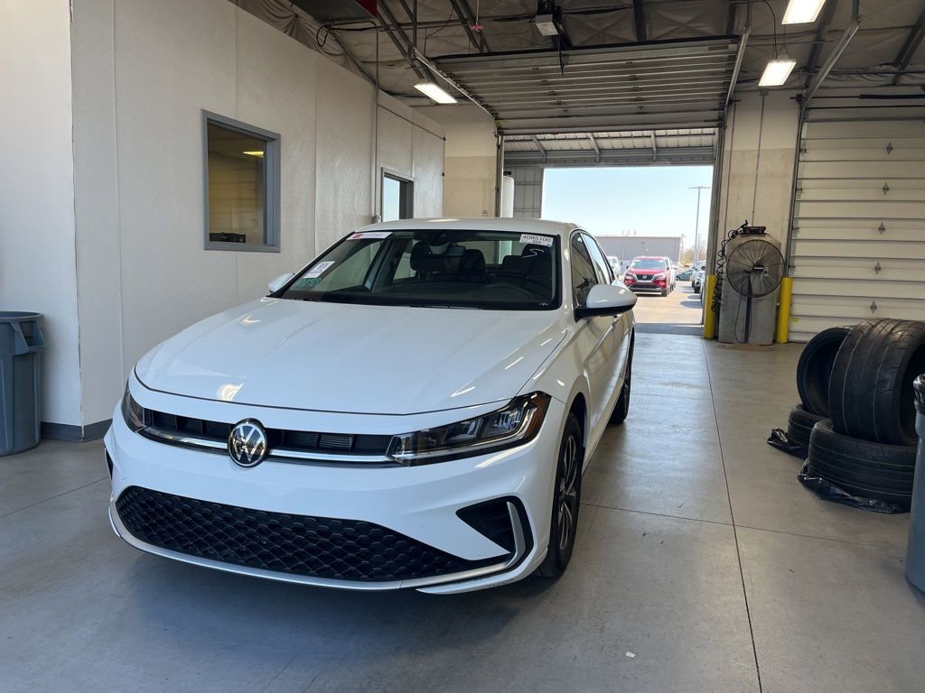 Used 2025 Volkswagen Jetta S image 1