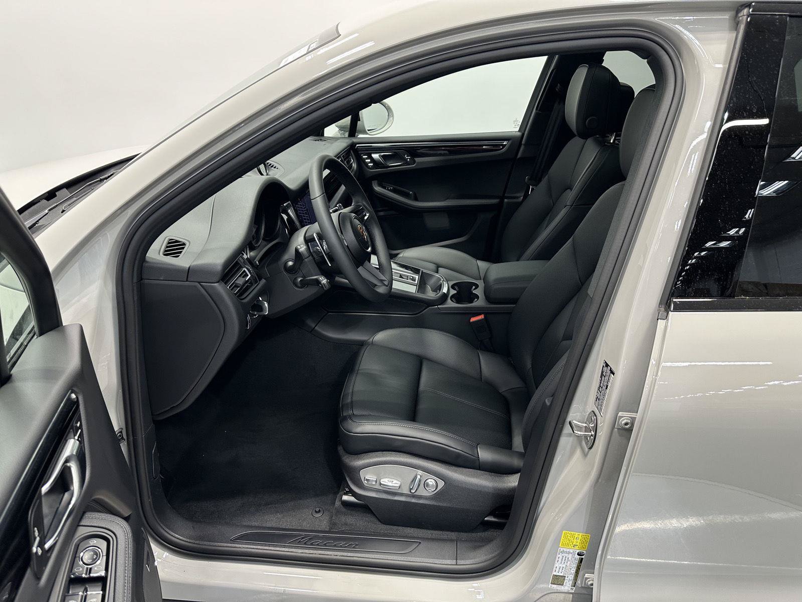 New 2026 Porsche Macan AWD/4WD image 17