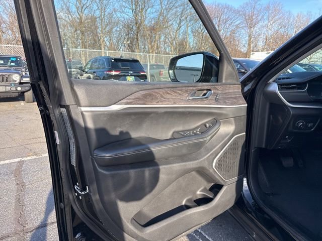 Certified 2022 Jeep Grand Cherokee Limited image 32