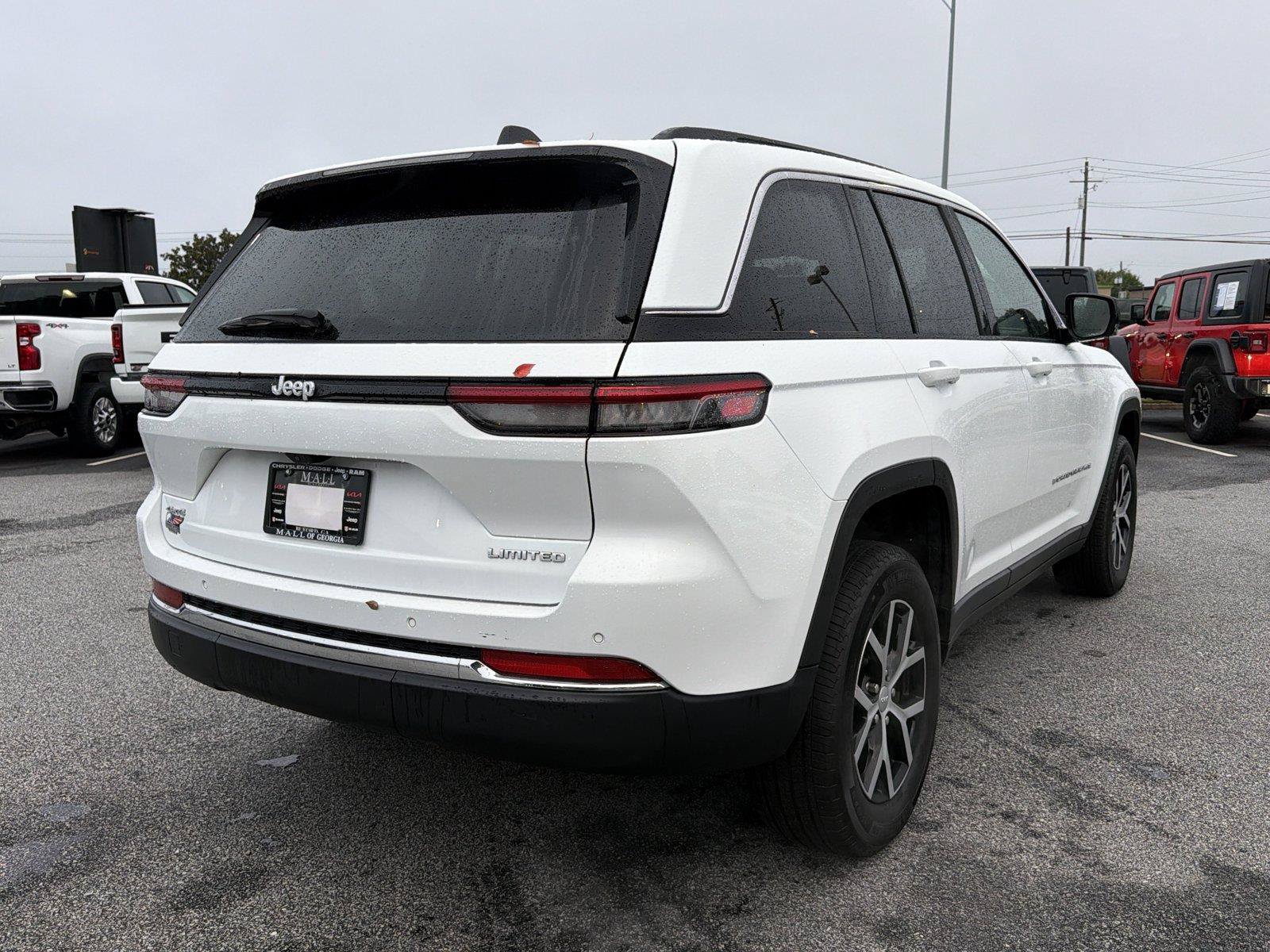 Used 2025 Jeep Grand Cherokee Limited AWD/4WD image 5