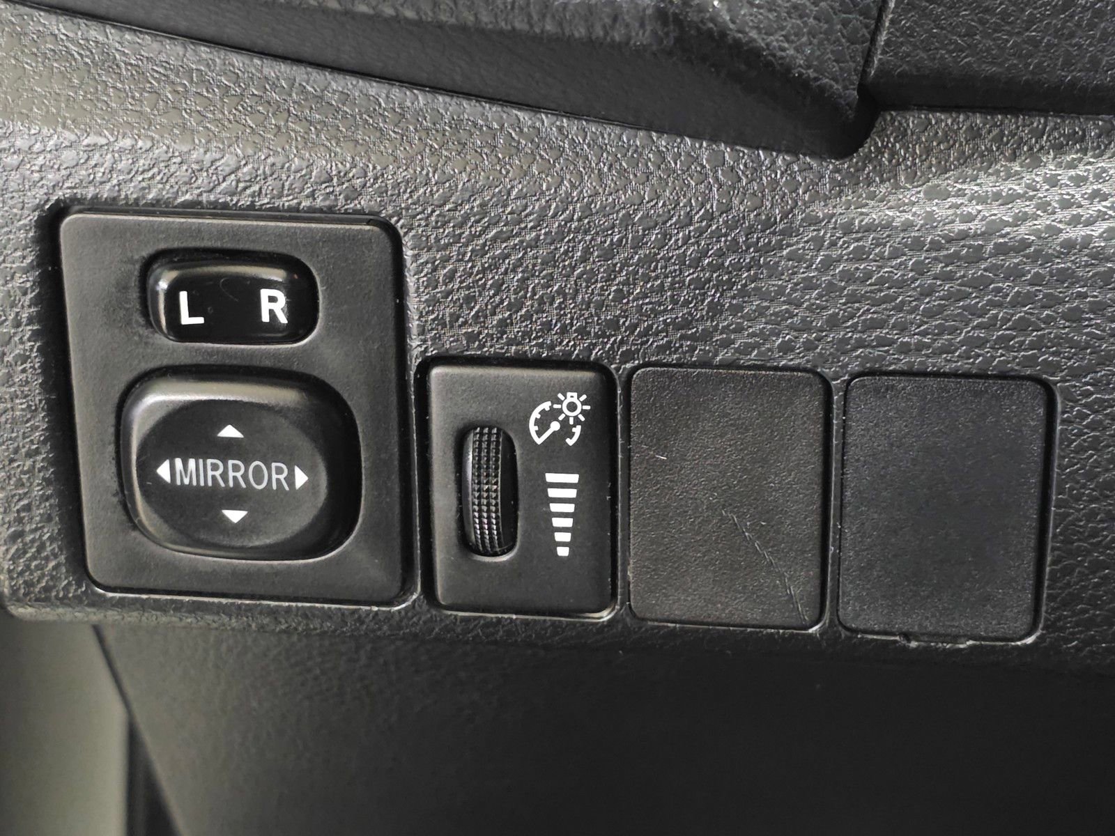 Used 2015 Toyota Corolla S image 32